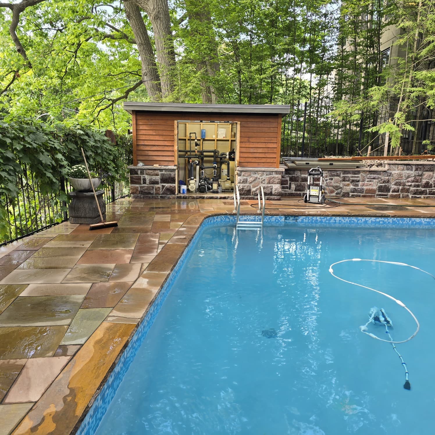 Water Features & Lighting - Cavemen Landscapes Toronto